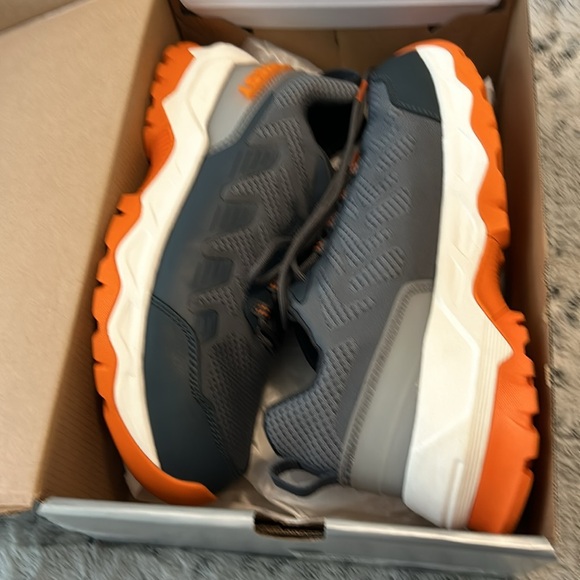 New steel toed shoes - Picture 3 of 5